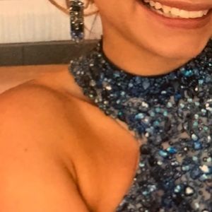 💙💙GIGI prom dress and matching earrings!!!💙💙